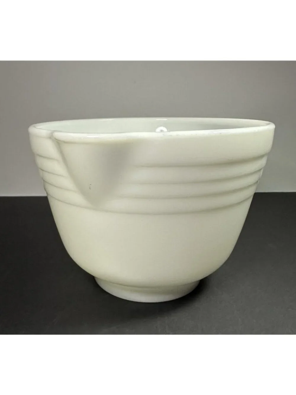 PYREX White Milk Glass Hamilton Beach Ribbed Mixing Bowl #4 W/Spout 1 QT